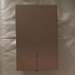 Louis Vuitton Elegant Brown Packaging